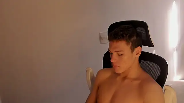 Snapshot of laurent_nova chatting on 16, 2, 2026 laurent nova online show from 16, 2, 2026