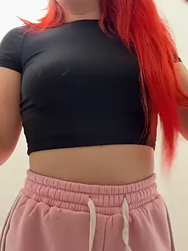 Holly-Glamour online show from 4, 10, 2025