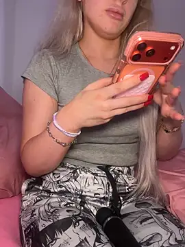 Holly-Glamour online show from 22, 12, 2025