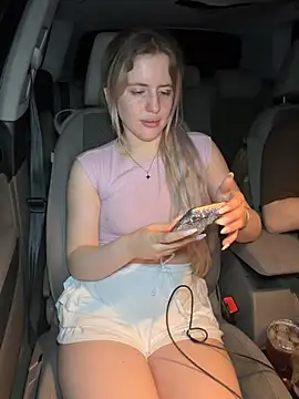 Holly-Glamour online show from 26, 6, 2026