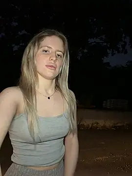 Holly-Glamour online show from 7, 8, 2026