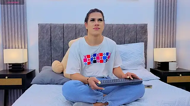 Luciana Ortiz1 online show from 4, 11, 2025