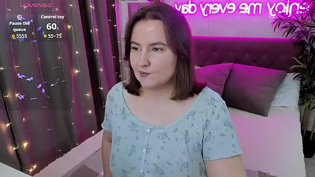 Snapshot of FeralPeach chatting on 29, 10, 2025 FeralPeach online show from 29, 10, 2025