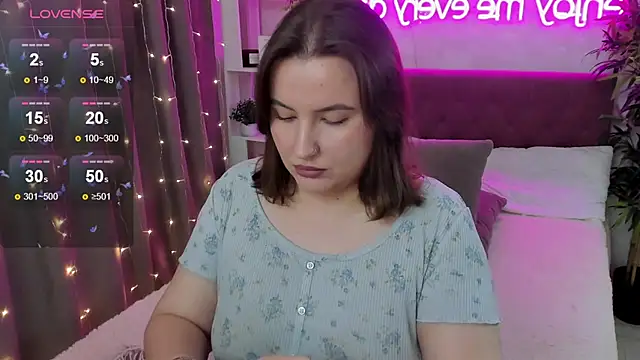 Snapshot of FeralPeach chatting on 12, 11, 2025 FeralPeach online show from 12, 11, 2025