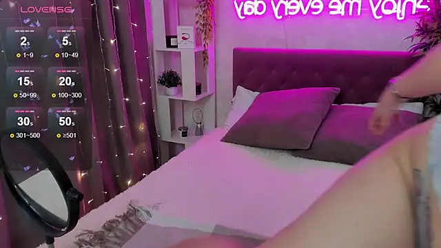 Snapshot of FeralPeach chatting on 13, 11, 2025 FeralPeach online show from 13, 11, 2025