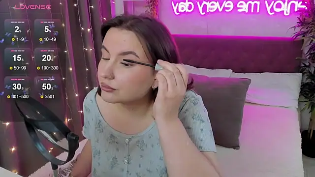 Snapshot of FeralPeach chatting on 14, 11, 2025 FeralPeach online show from 14, 11, 2025