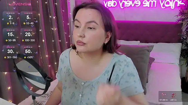 Snapshot of FeralPeach chatting on 15, 11, 2025 FeralPeach online show from 15, 11, 2025