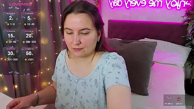 Snapshot of FeralPeach chatting on 19, 11, 2025 FeralPeach online show from 19, 11, 2025