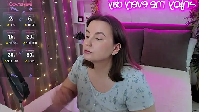 Snapshot of FeralPeach chatting on 21, 11, 2025 FeralPeach online show from 21, 11, 2025