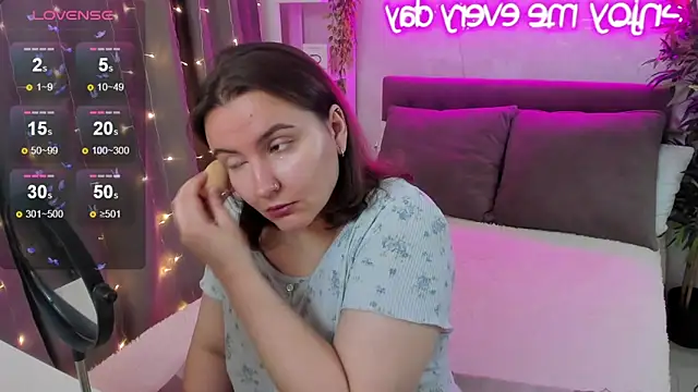 Snapshot of FeralPeach chatting on 23, 11, 2025 FeralPeach online show from 23, 11, 2025