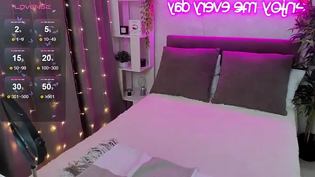 Snapshot of FeralPeach chatting on 27, 11, 2025 FeralPeach online show from 27, 11, 2025