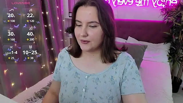 Snapshot of FeralPeach chatting on 20, 12, 2025 FeralPeach online show from 20, 12, 2025