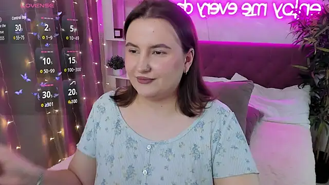 Snapshot of FeralPeach chatting on 7, 1, 2026 FeralPeach online show from 7, 1, 2026