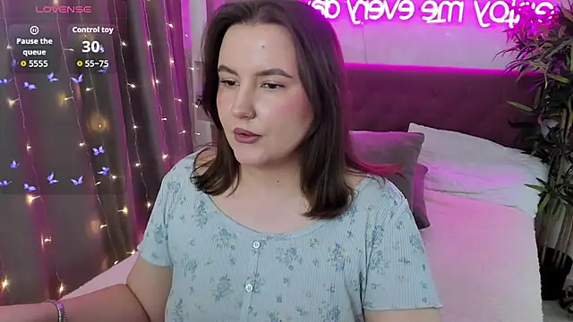 Snapshot of FeralPeach chatting on 1, 2, 2026 FeralPeach online show from 1, 2, 2026