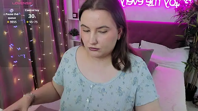 Snapshot of FeralPeach chatting on 7, 2, 2026 FeralPeach online show from 7, 2, 2026