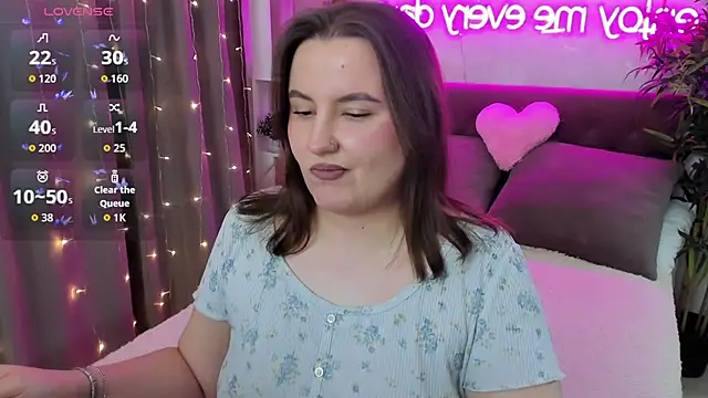 Snapshot of FeralPeach chatting on 5, 3, 2026 FeralPeach online show from 5, 3, 2026