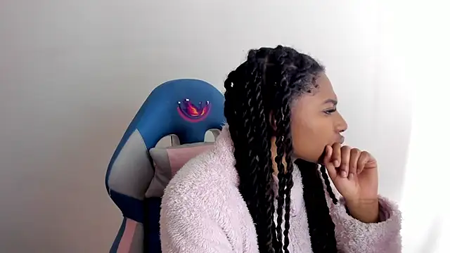 Queen perla  online show from 1, 11, 2025