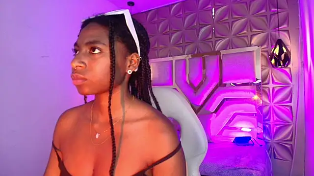 Queen perla  online show from 1, 3, 2026