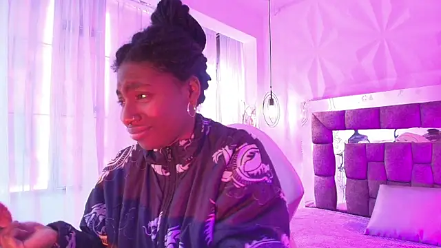 Queen perla  online show from 6, 7, 2026