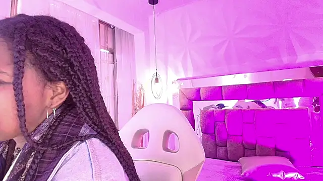 Queen perla  online show from 12, 7, 2026