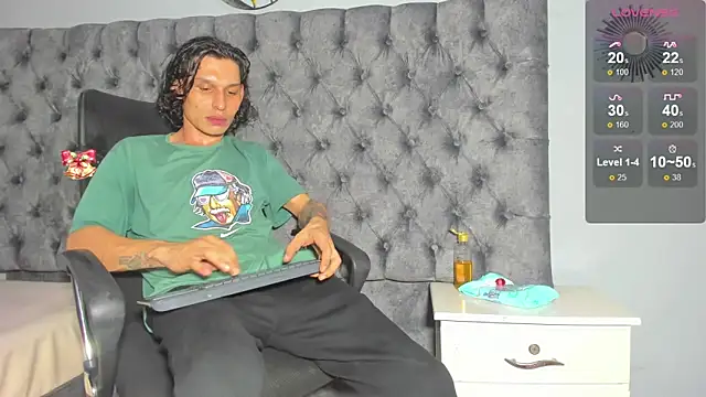 Snapshot of marcus_smithh chatting on 4, 12, 2024 marcus smithh online show from 4, 12, 2024