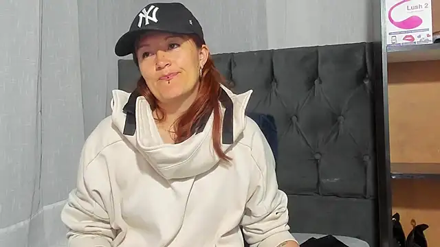Snapshot of amberr34 chatting on 5, 3, 2025 amberr34 online show from 5, 3, 2025