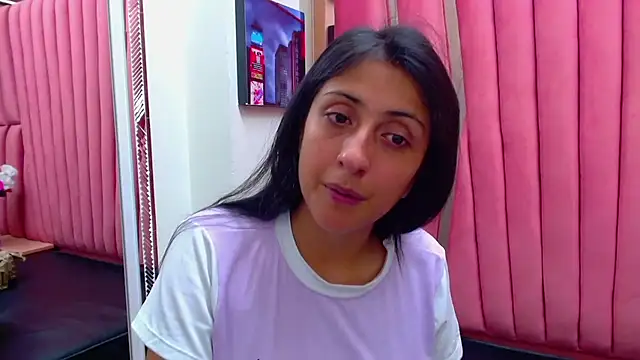 Snapshot of Cameron_cutte chatting on 8, 1, 2025 Cameron cutte online show from 8, 1, 2025