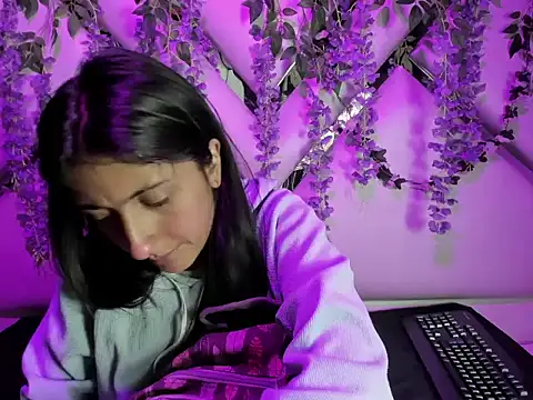 Snapshot of Cameron_cutte chatting on 30, 10, 2025 Cameron cutte online show from 30, 10, 2025