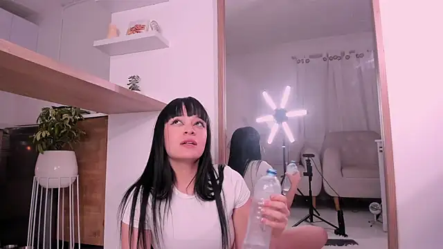 DannaHyde online show from 17, 3, 2025