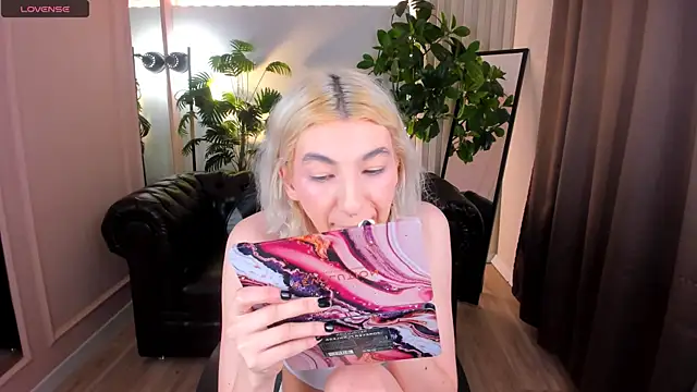 Snapshot of Mia_Cheers chatting on 22, 3, 2025 Mia Cheers online show from 22, 3, 2025