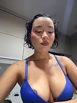Snapshot of Hips_hannah chatting on 23, 4, 2026 Hips hannah online show from 23, 4, 2026