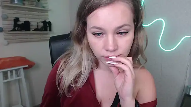 holly xglam online show from 4, 12, 2024