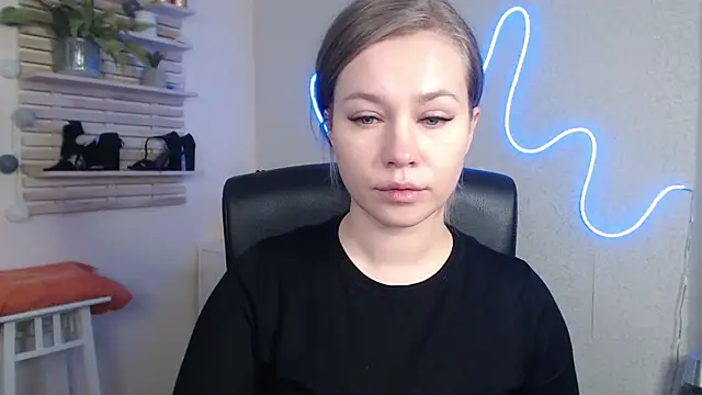 holly xglam online show from 5, 12, 2024