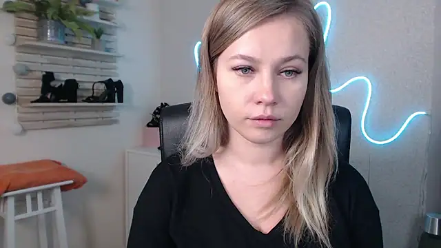 holly xglam online show from 6, 12, 2024