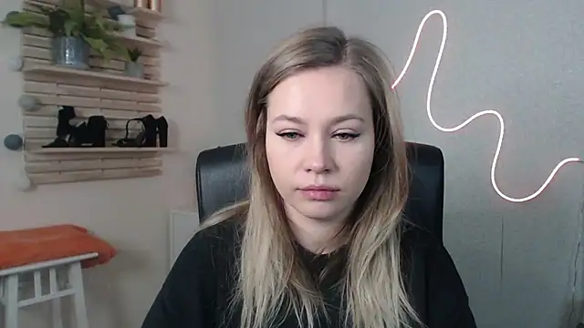 holly xglam online show from 9, 12, 2024