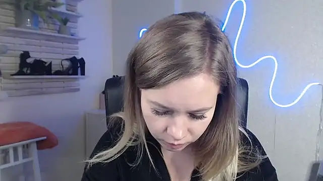 holly xglam online show from 16, 12, 2024