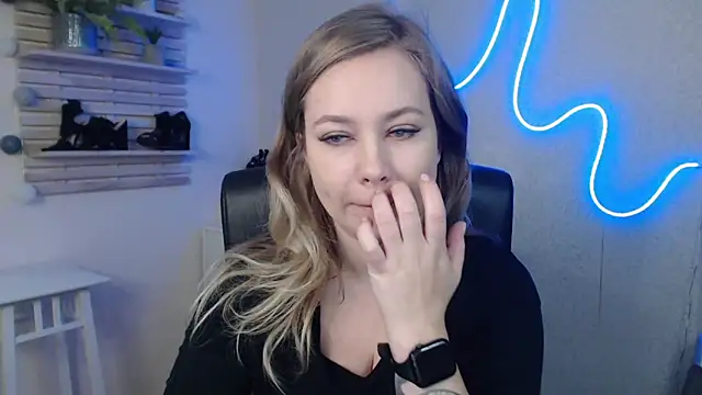 holly xglam online show from 2, 1, 2025