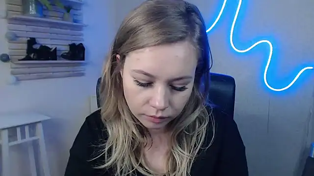 holly xglam online show from 2, 1, 2025