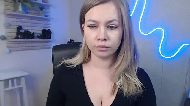 holly xglam online show from 3, 1, 2025