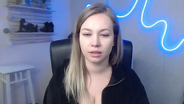 holly xglam online show from 8, 1, 2025