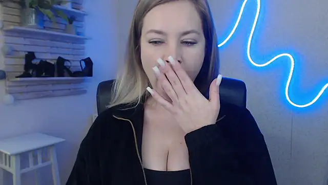 holly xglam online show from 17, 1, 2025