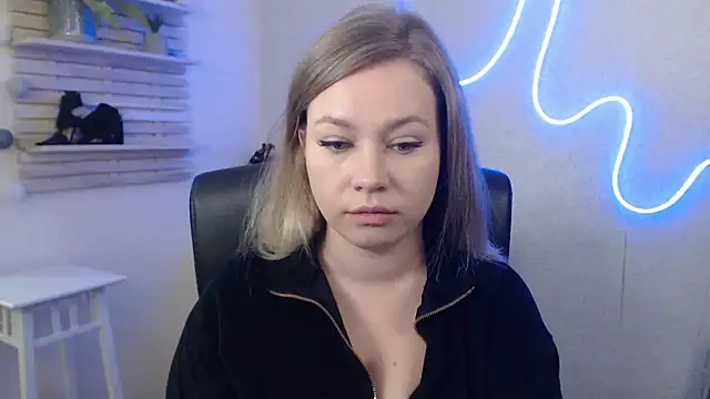 holly xglam online show from 24, 1, 2025