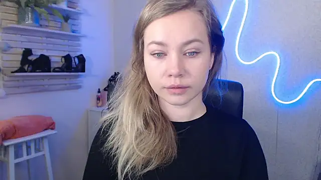 holly xglam online show from 28, 1, 2025