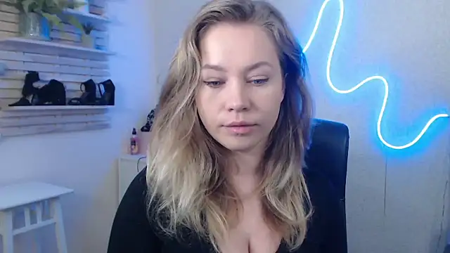 holly xglam online show from 29, 1, 2025