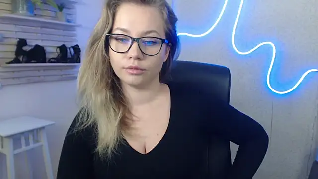 holly xglam online show from 29, 1, 2025