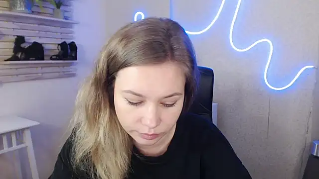 holly xglam online show from 30, 1, 2025