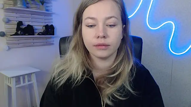 holly xglam online show from 5, 2, 2025