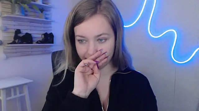 holly xglam online show from 5, 2, 2025