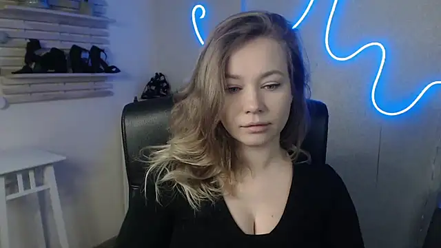 holly xglam online show from 19, 2, 2025