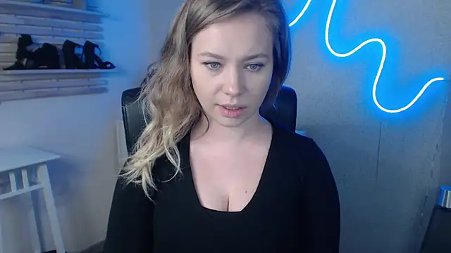 holly xglam online show from 19, 2, 2025